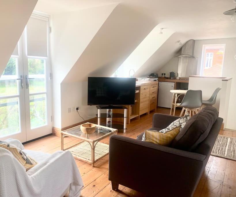 Delightful Ely House Bright And Warm With Cathedral View Lägenhet Exteriör bild