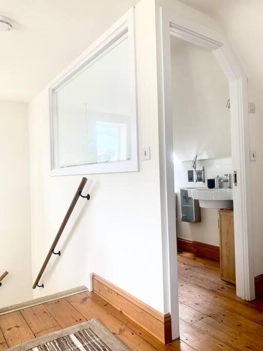 Delightful Ely House Bright And Warm With Cathedral View Lägenhet Exteriör bild