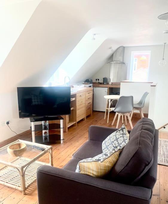 Delightful Ely House Bright And Warm With Cathedral View Lägenhet Exteriör bild